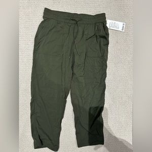 Lulu cropped green pants